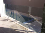 Freestanding glass pool fence